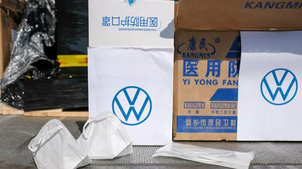 Atemschutzmasken für Niedersachsen: Eine Lieferung von 400.000 Atemschutzmasken von Volkswagen China. Damit sollen Ärzte und Kliniken in Niedersachsen versorgt werden. 