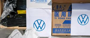 Atemschutzmasken für Niedersachsen: Eine Lieferung von 400.000 Atemschutzmasken von Volkswagen China. Damit sollen Ärzte und Kliniken in Niedersachsen versorgt werden. 