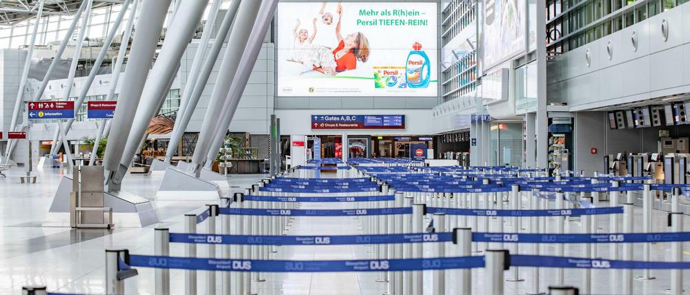 Keiner reist mehr: Die Flughäfen, hier Düsseldorf, sind verwaist. 