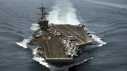 Auf der USS "Theodore Roosevelt" waren Anfang vergangener Woche zunächst drei Seeleute positiv auf das neuartige Virus getestet worden.