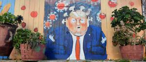 Präsident Trump als Coronavirus auf einem Wandgemälde in San Franzisko.