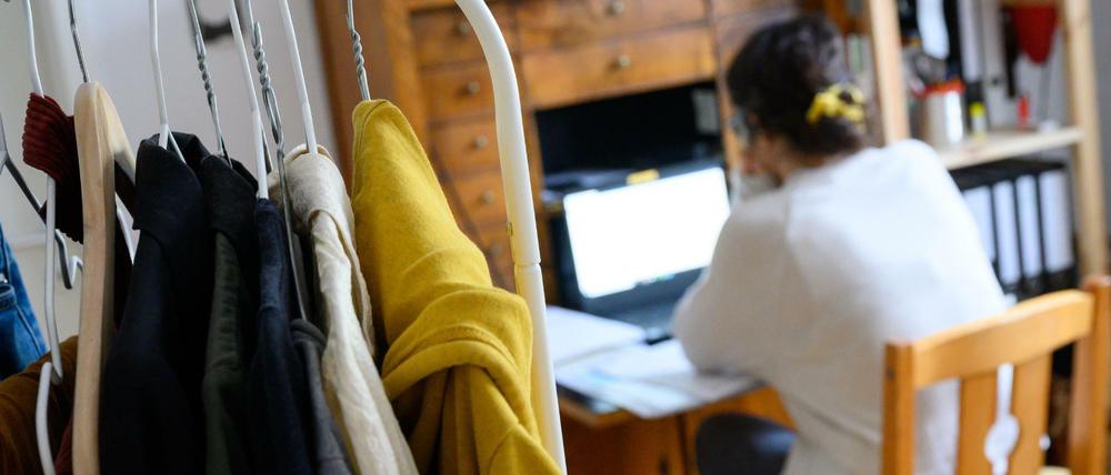Vom beruflichen Dresscode ist im Homeoffice wenig übrig.