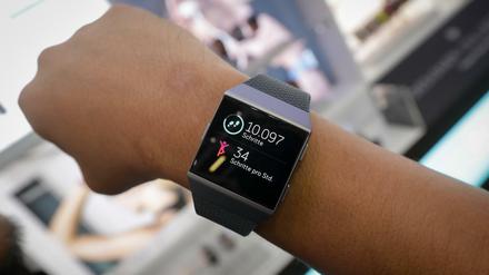 Mit einer Smartwatch werden Vitaldaten gesammelt. 