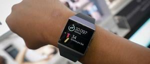 Mit einer Smartwatch werden Vitaldaten gesammelt. 