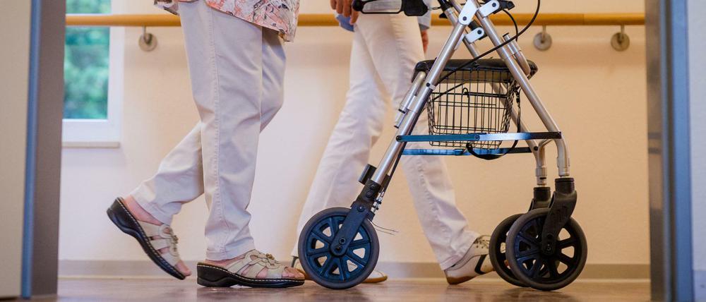 Ältere Personen sind auch aufgrund vermehrter Vorerkrankungen besonders gefährdet.