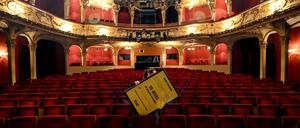 Die 2G-Regel gilt nicht nur am Berliner Ensemble, sondern in den meisten deutschen Theatern. Soweit sie überhaupt geöffnet haben.  