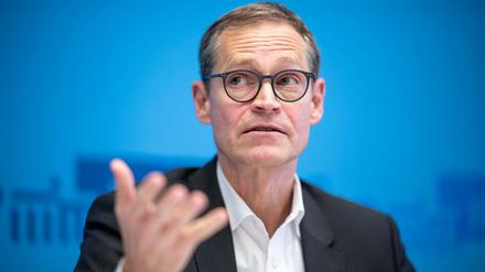 Michael Müller ruft die Berlinerinnen und Berliner weiter zu solidarischem Verhalten auf.
