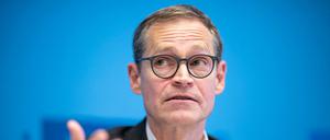 Michael Müller ruft die Berlinerinnen und Berliner weiter zu solidarischem Verhalten auf.