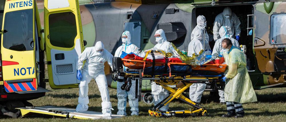 Krise, nicht Krieg. Auch wenn Bundeswehrhubschrauber Patienten transportieren.
