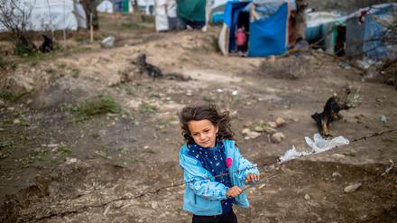 Flüchtlingskind in der Nähe des Camps Moria auf der Insel Lesbos: Wird sie unter den Auserwählten sein?
