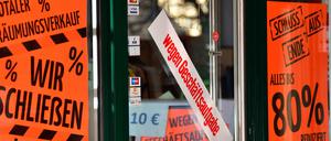 Die wegen der Corona-Pandemi erhobenen Ausgangsbeschränkungen haben massivem Einfluss auf die Wirtschaft und damit auch auf den Arbeitsmarkt.