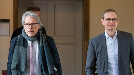 Matthias Kollatz (SPD, l), Finanzsenator von Berlin, und Michael Müller (SPD), Berlins Regierender Bürgermeister.
