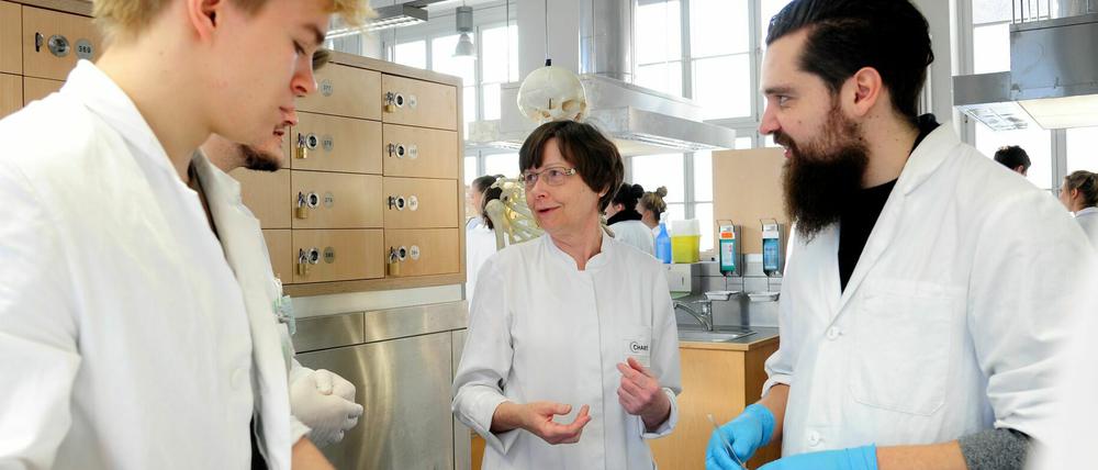 Ein Anatomie-Kurs an der Charité (Archivbild).