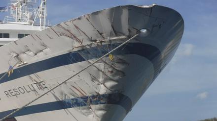 Beulen am Bug deuten auf das gefährliche Manöver hin.