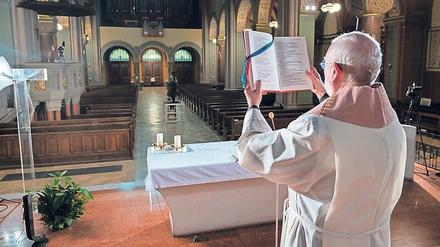 Messe per Livestream. Viele Gottesdienste finden online statt.