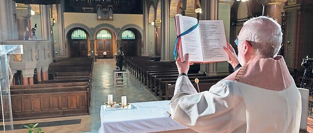 Messe per Livestream. Viele Gottesdienste finden online statt.