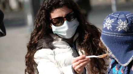 Kinder sind relativ wenig von Corona betroffen - sie können den Virus aber übertragen.