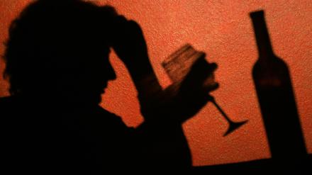 Alkoholismus gilt als Krankheit der Isolation.