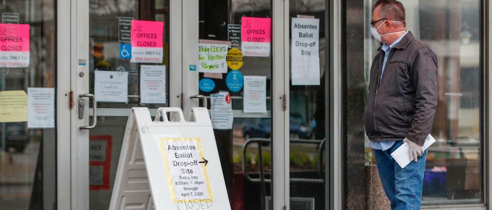 Mit Schutzmaske zur Abstimung: Ein Wahllokal in Wisconsin.