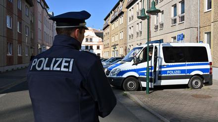Razzia gegen Rechtsextreme: Die Polizei durchsucht im April 2019 Wohnungen in Cottbus.