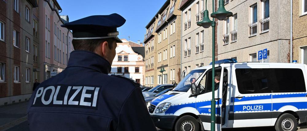 Razzia gegen Rechtsextreme: Die Polizei durchsucht im April 2019 Wohnungen in Cottbus.