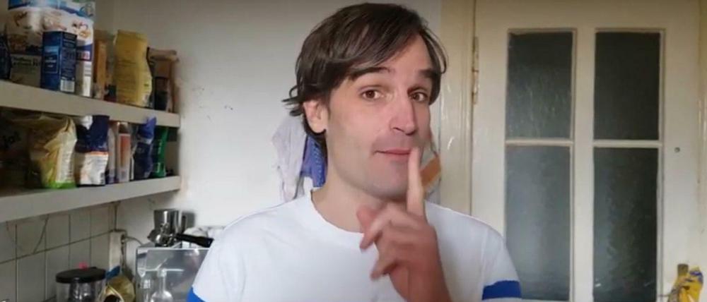 April, April. Ein Screenshot aus dem Youtube-Video von Felix Baumert.
