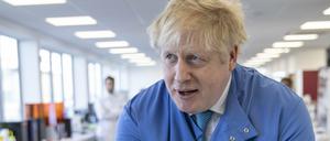 Boris Johnson bei einem Laborbesuch am 6. März in London.