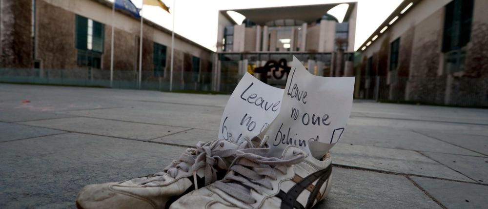 #LeaveNoOneBehind-Protest am Sonntag vor dem Kanzerlamt.