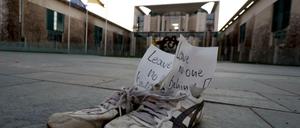 #LeaveNoOneBehind-Protest am Sonntag vor dem Kanzerlamt.
