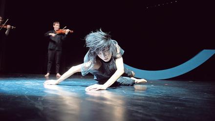 Bretter, die ihr Geld bedeuten. Yui Kawaguchi bei den Proben zu „Force and Freedom“ von Nico and the the Navigators.