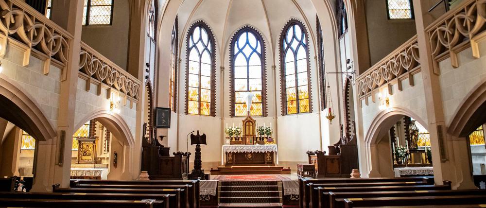 Menschenleer ist die römisch-katholische St.-Afra-Kirche in der Graunstraße in Gesundbrunnen.