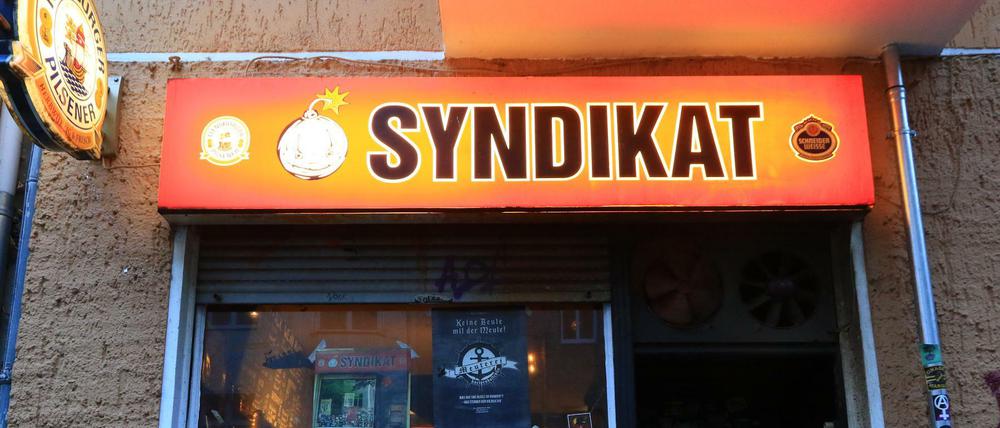 Aussenansicht der von Räumung bedrohten Kneipe "Syndikat" im Schillerkiez , Weisestraße 56 in Berlin-Neukölln.