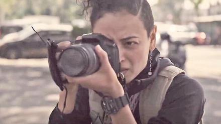 Traumberuf Journalist. Wie in der mexikanischen Serie „Tijuana“, zu sehen im Stream auf Netflix. Nach dem Mord an einem Politiker riskieren dort unerschrockene Journalisten (hier Teté Espinoza) ihr Leben, um der Wahrheit auf die Spur zu kommen. 