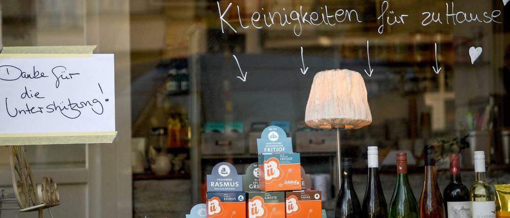 Mit Abholfservice oder Onlineshop versuchen Einzelhändler sich über Wasser zu halten. 