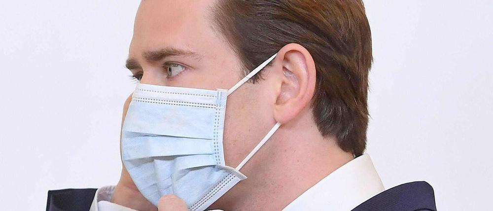 Bundeskanzler Sebastian Kurz mit Mundschutz. Denn müssen ab jetzt alle Bürger im Land tragen, wenn sie einkaufen gehen.