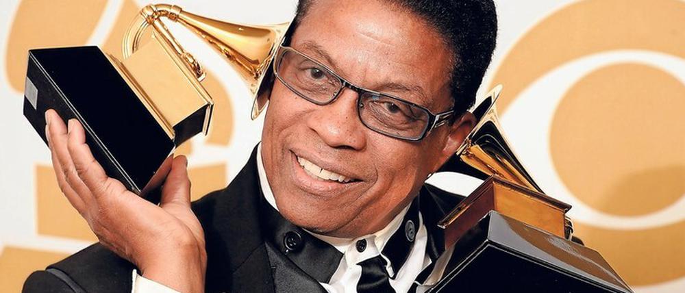 Herbie Hancock mit zwei Grammys.