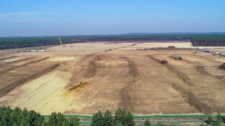 Tesla wird einen neuen Antrag für die Genehmigung der geplanten Fabrik in Grünheide stellen.