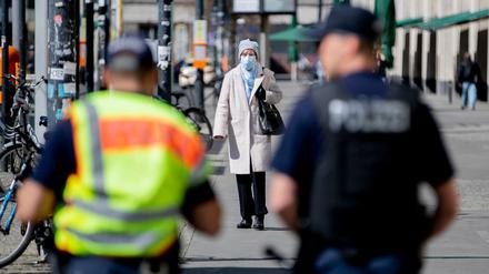 Polizei unterwegs am Berliner Alexanderplatz