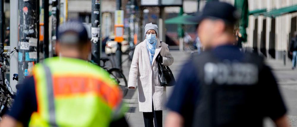 Polizei unterwegs am Berliner Alexanderplatz