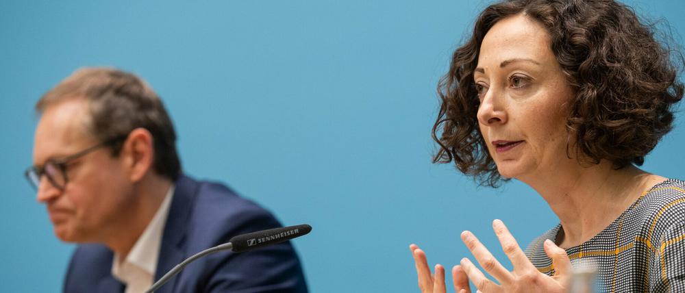 Ramona Pop (Die Grünen) und Michael Müller (SPD) sind sich einig, dass man eine bundeseinheitliche Linie finden wird.