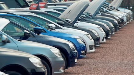 Schwer verkäuflich. So lange die Autohändler geschlossen sind, helfen der Branche auch kein staatlichen Prämien.