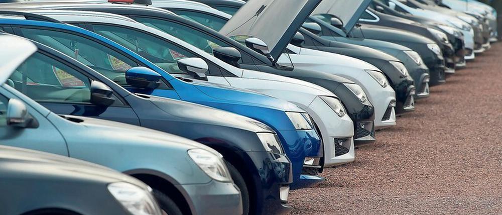 Schwer verkäuflich. So lange die Autohändler geschlossen sind, helfen der Branche auch kein staatlichen Prämien.
