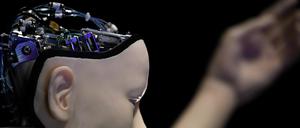 Ein KI-Roboter im Barbican Centre in London im Mai 2019.