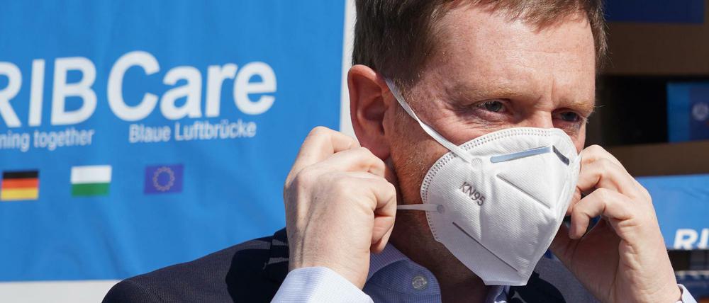Ministerpräsident mit Mundschutz: Sachsens Regierungschef Michael Kretschmer (CDU) am Samstag in Leipzig.