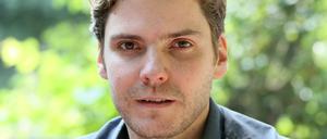 Der Schauspieler Daniel Brühl ruft zum Teilen von Lieblingsgedichten auf.