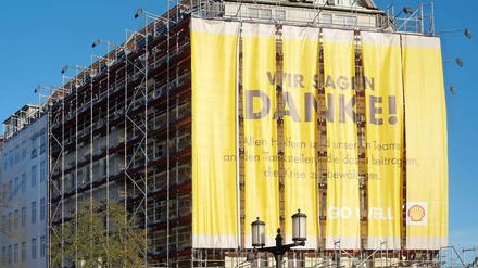 Letzte Reste des Dankesplakats von Shell am Kaiserdamm.