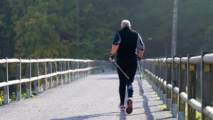 Nordic Walking darf Senioren nicht verboten werden.
