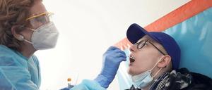 Harter Job. 11 500 Mitarbeiter von Charité und Vivantes sollen ab April bis vorerst Juni jeden Monat 150 Euro extra erhalten – so lautet zumindest der Vorschlag.