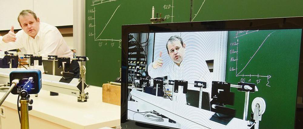 Gestreamte Vorlesung - so wird das jetzt beginnenden Semester für viele Studierende aussehen. 