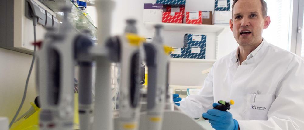 Professor Hendrik Streeck (42), Direktor des Instituts für Virologie an der Uniklinik in Bonn.